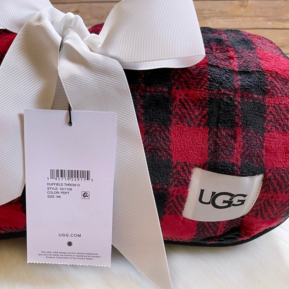 UGG Red And Black Plaid Duffield Throw - Picture 6 of 6